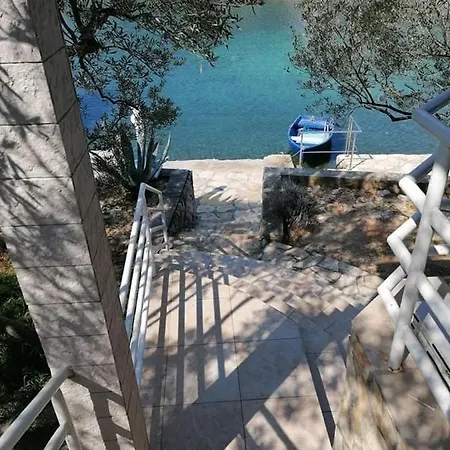 Holiday home House Rhapsody In Blue Tkon